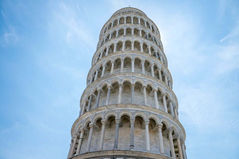 おもしろわかる！世界遺産ユニバーシティ ピサのドゥオモ広場（ピサの斜塔） ピサの斜塔はガリレオの物理実験の舞台に