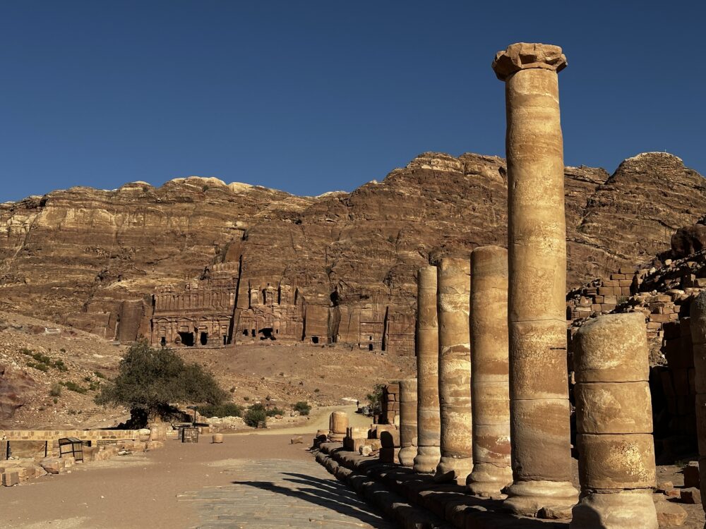 おもしろわかる！世界遺産ユニバーシティ ペトラ観光情報まとめ　列柱道路