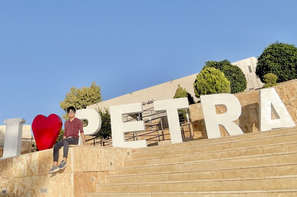 おもしろわかる!世界遺産ユニバーシティ ペトラ遺跡 ペトラ博物館裏から無料送迎サービスを利用