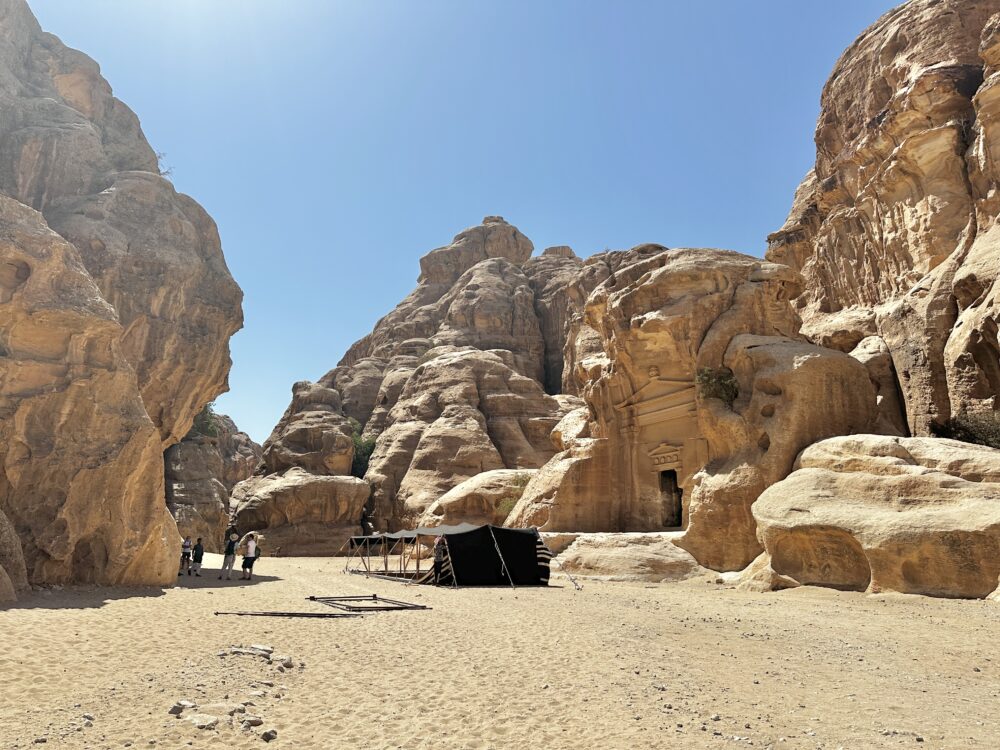 おもしろわかる!世界遺産ユニバーシティ ペトラ遺跡 リトルペトラに到着&4WD(四輪駆動車)に乗り換え