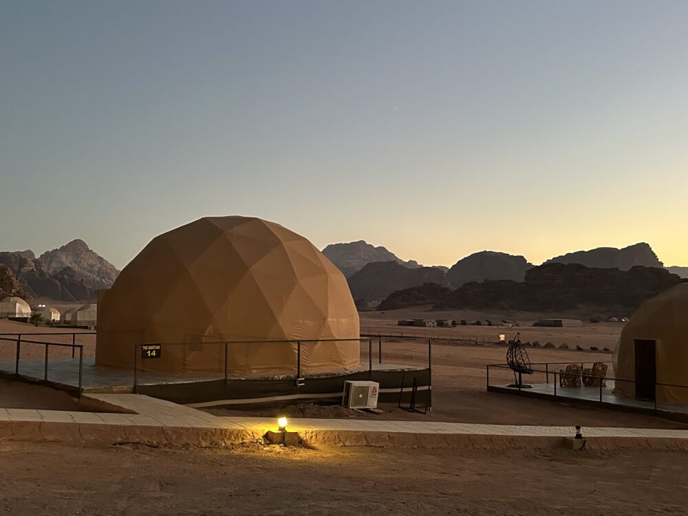 おもしろわかる！世界遺産ユニバーシティ ワディラムのバブルテント 非日常な滞在体験